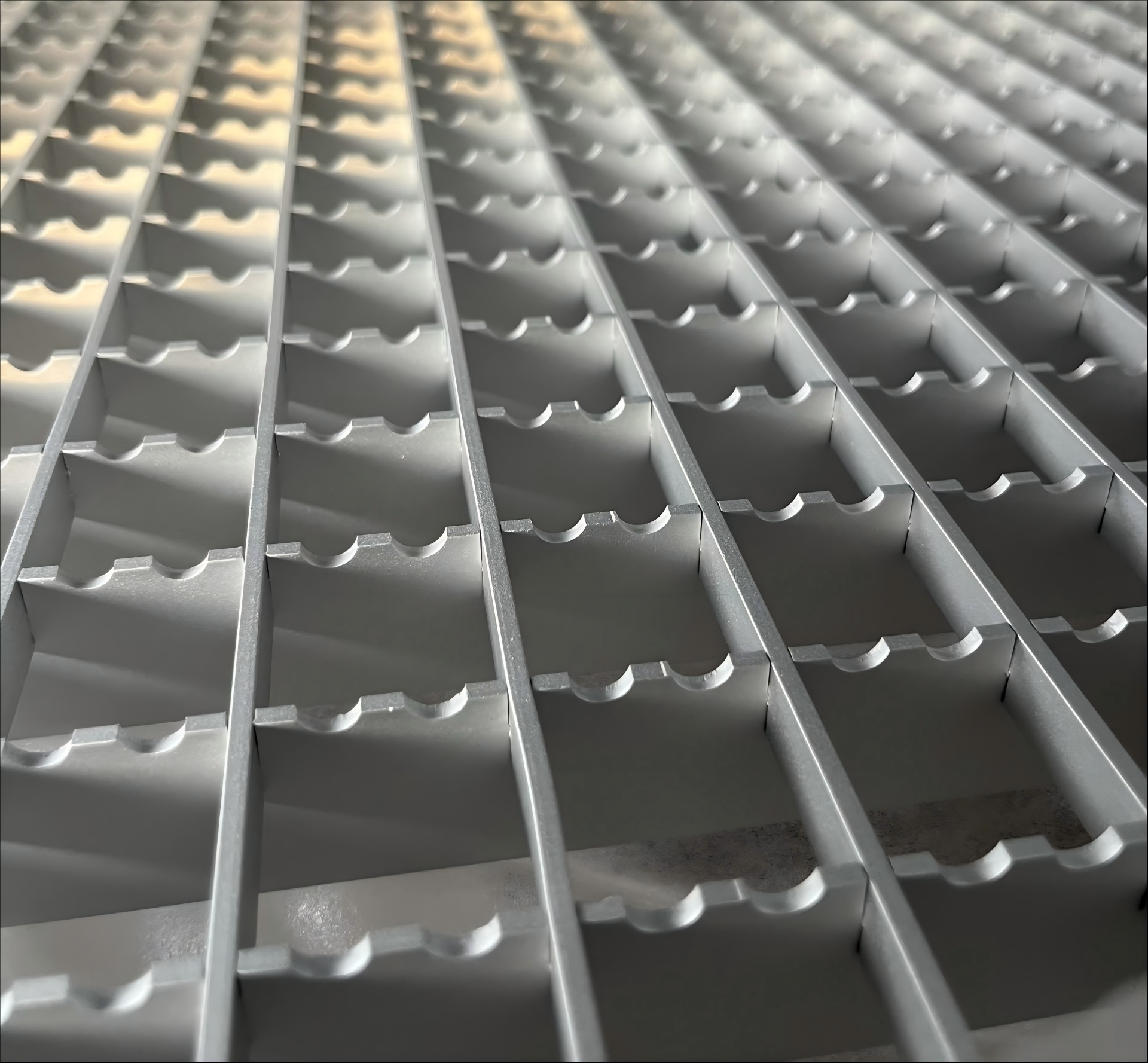 Aluminum Grating Manufacturer Reveals What to Look for in High-Quality Grating
