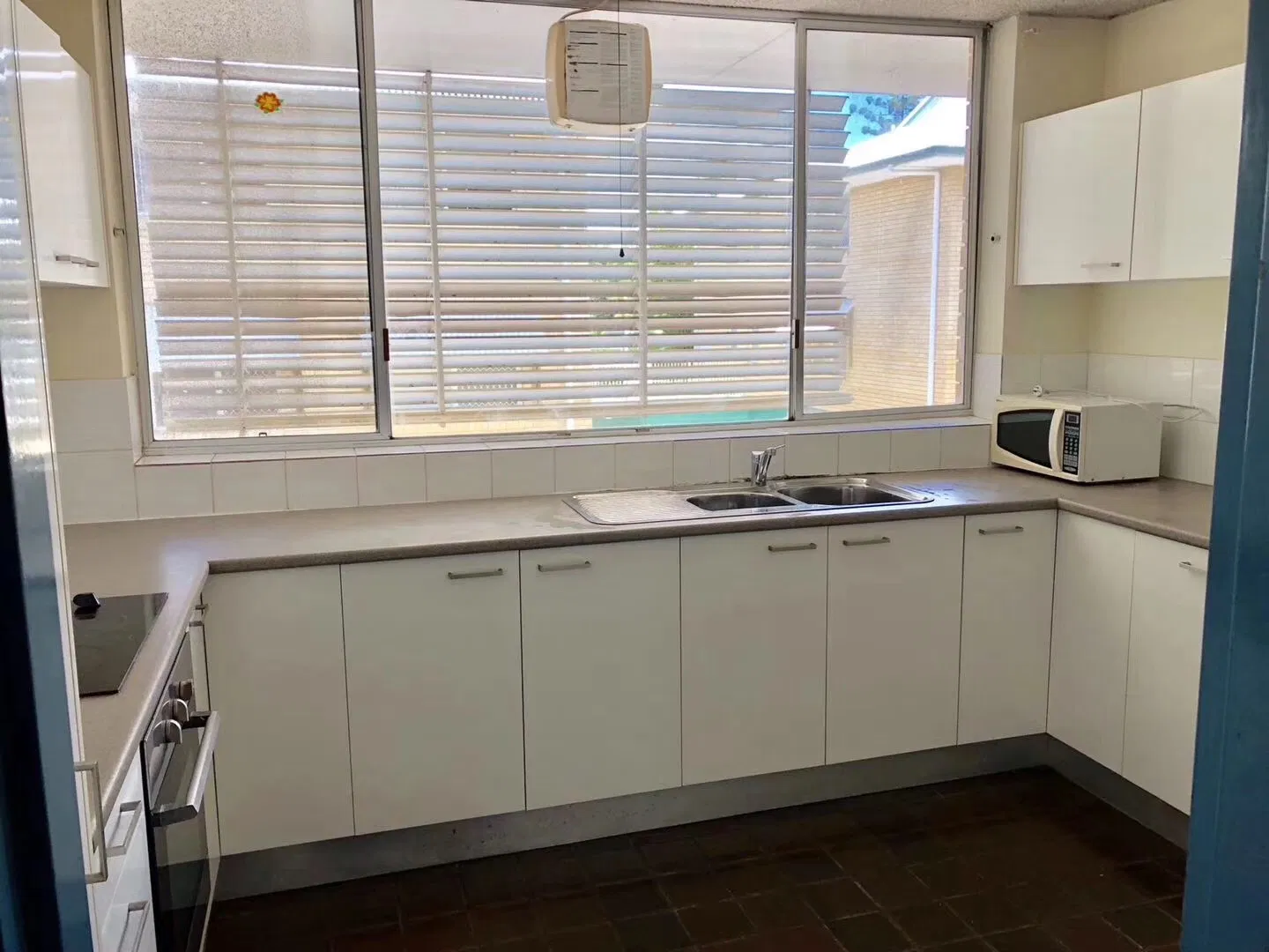 Australia Lacquer 2 PAC White Modular Kitchen Cabinets Joinery Townhouse project