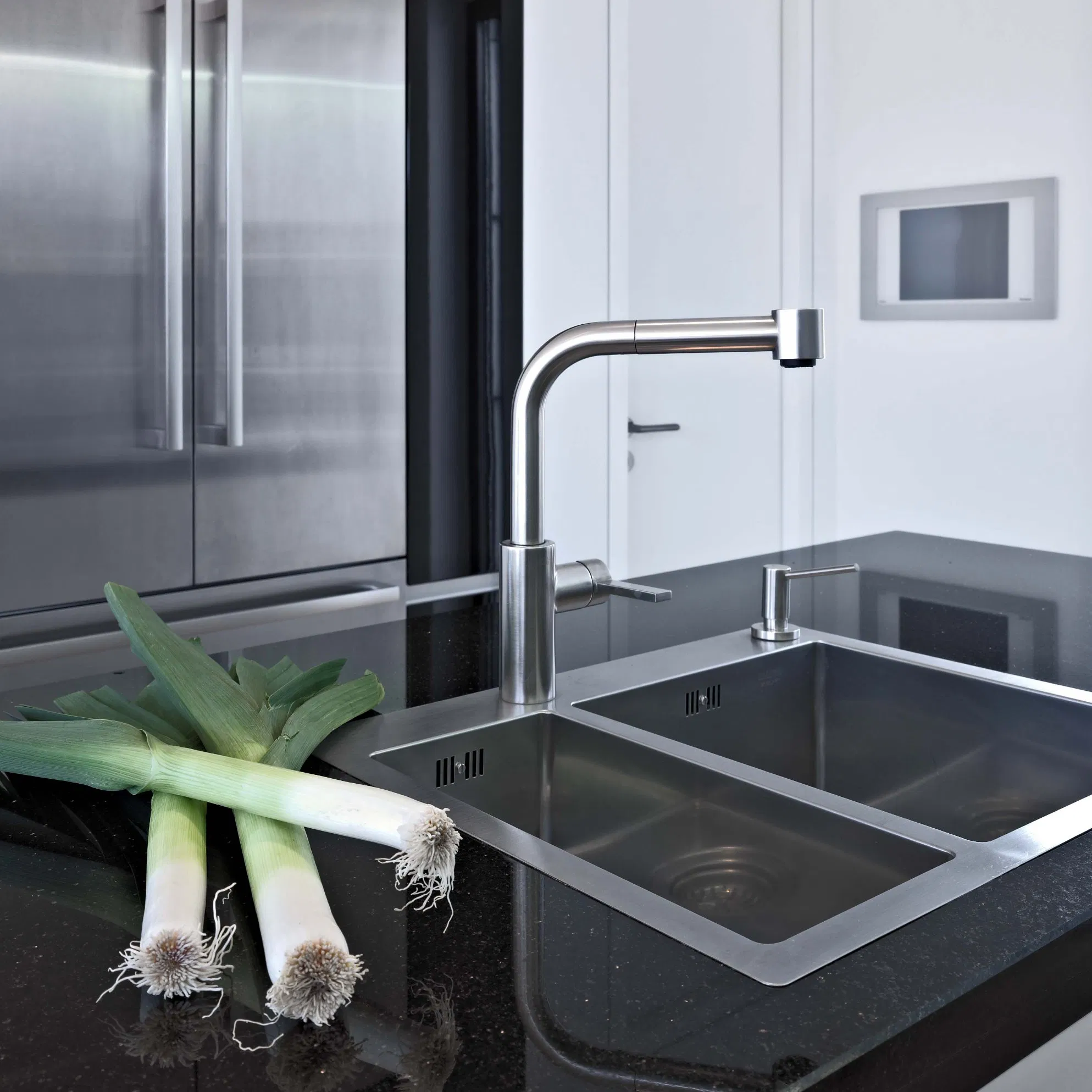 Custom Classic New Style Black Painting High Gloss Modular Kitchen Cabinet