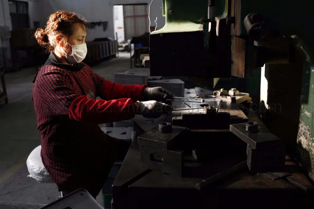 Hospital Furniture High Quality Tilting Sick Bed for Medical School